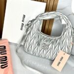 BOLSO MIU MIU PLATEADO