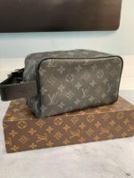 NECESER LOUIS VUITTON NEGRO CON GRIS
