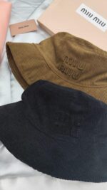 GORRO MIU MIU EN RIB CAFE Y NEGRO
