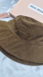 GORRO MIU MIU EN RIB CAFE Y NEGRO - Image 3