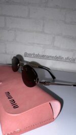 GAFAS MIU MIU AVIATOR EN CAFE - Image 4