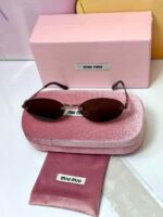 GAFAS MIU MIU AVIATOR EN CAFE - Image 2