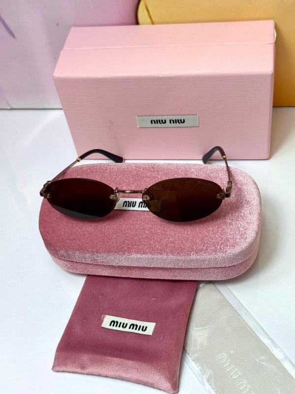GAFAS MIU MIU AVIATOR EN CAFE - Image 2