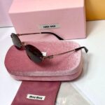 GAFAS MIU MIU AVIATOR EN CAFE
