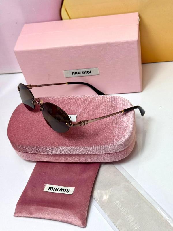 GAFAS MIU MIU AVIATOR EN CAFE - Image 1