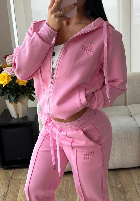 rzd_c2a4ecec-eb81-4176-a7f2-7c6014a3790f.jpg CONJUNTO MIU MIU ROSADO - Image 1