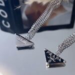 COLLAR PRADA