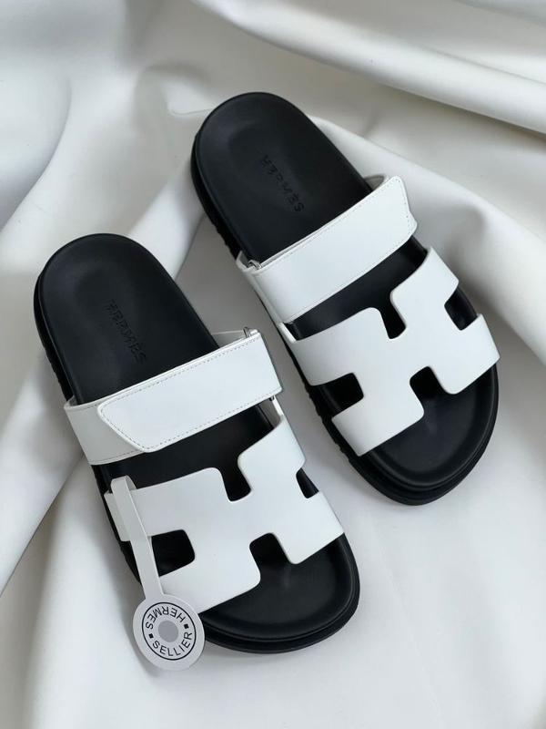 rzd_e5d103cb-5db1-4dc8-8454-72049326a694.jpg SANDALIA HERMES BLANCA VELCRO - Image 1