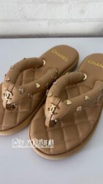 SANDALIA CHANEL CON APLIQUES NUDE - Image 3