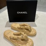 SANDALIA CHANEL CON APLIQUES NUDE