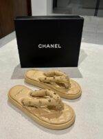 SANDALIA CHANEL CON APLIQUES NUDE