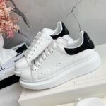 TENIS MCQUEEN CLASICO PIEDRAS ATRAS - Image 3