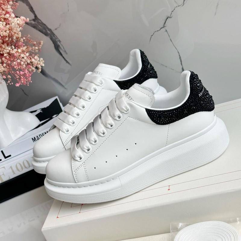 TENIS MCQUEEN CLASICO PIEDRAS ATRAS - Image 3
