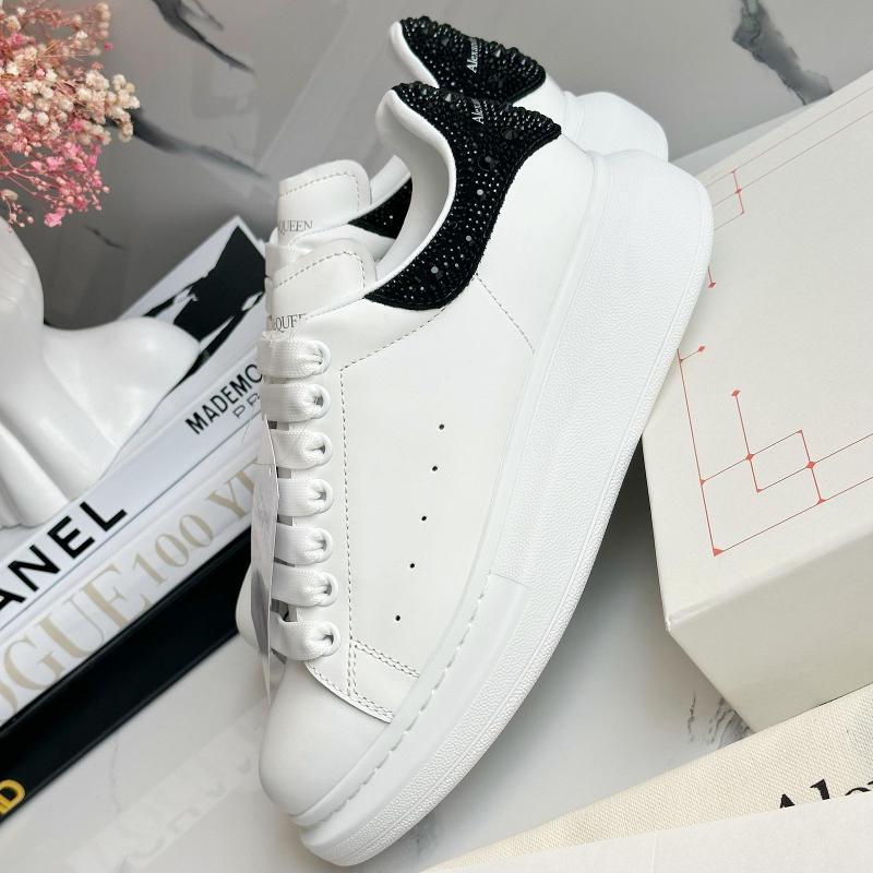 TENIS MCQUEEN CLASICO PIEDRAS ATRAS - Image 2