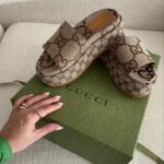 SANDALIA GUCCI LETRA CAFE