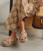 SANDALIA GUCCI LETRA CAFE - Image 2