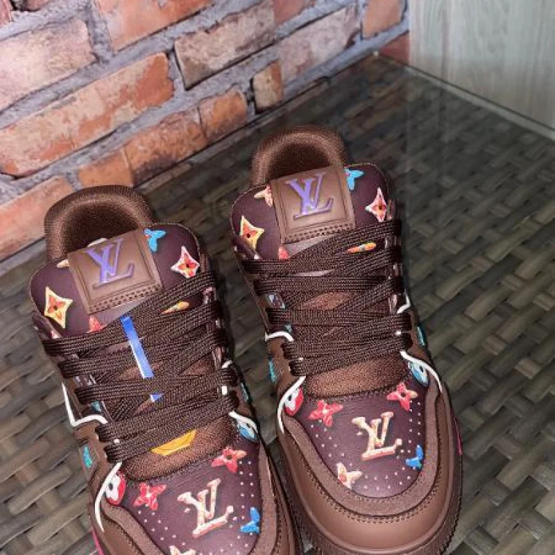 TENIS LOUIS VUITTON TRAINER CAFE CON COLORES - Image 3