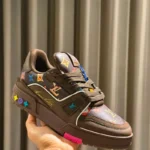 TENIS LOUIS VUITTON TRAINER CAFE CON COLORES - Image 2