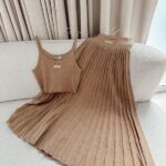 SET MIU MIU FALDA PLIZADA BEIGE