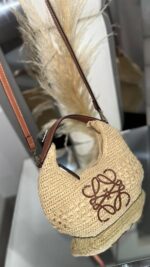 BOLSO LOEWE MEDIA LUNA EN YUTE
