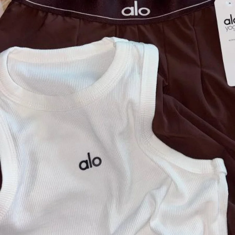 SET ALO PANTALON CAFE CON CAMISILLA BLANCA - Image 4