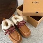 BOTAS UGG CORDON ROJO