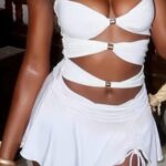 VESTIDO BLANCO CON HERRAJE DORADO