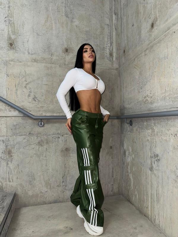 rzd_12a27e54-b8a7-45c1-a5f9-9732075deb1f.jpg PANTALON VERDE MILITAR EN RAYAS - Image 1