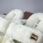 SANDALIAS MIU MIU PELUDA VELCRO - Image 2