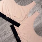 TOP HERRAJE NUDE Y NEGRO