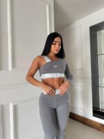 SET NIKE LEGGINS PLATEADO