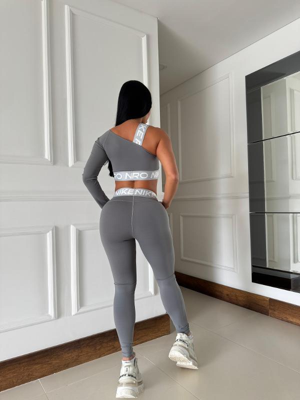 SET NIKE LEGGINS PLATEADO - Image 3