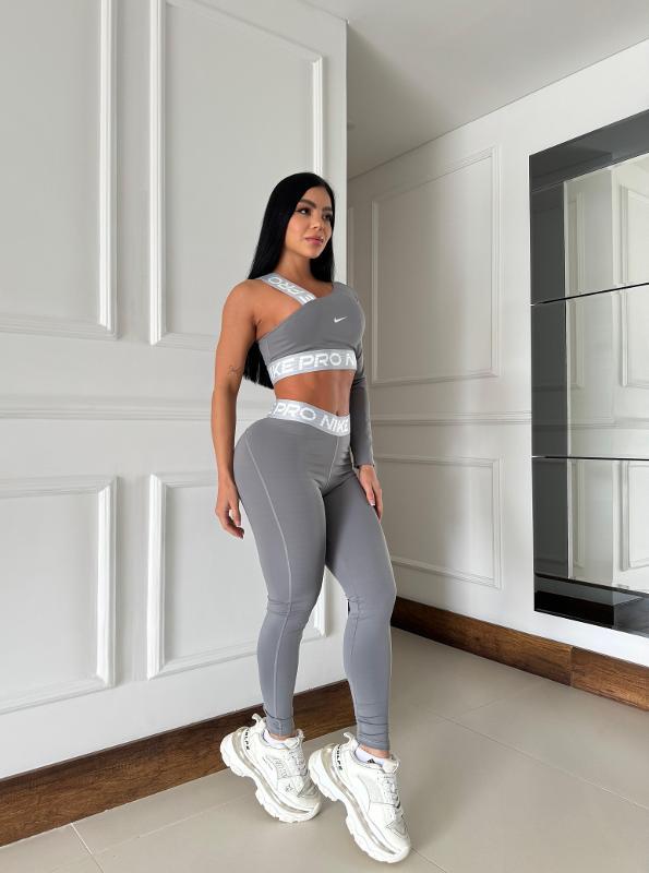 SET NIKE LEGGINS PLATEADO - Image 2