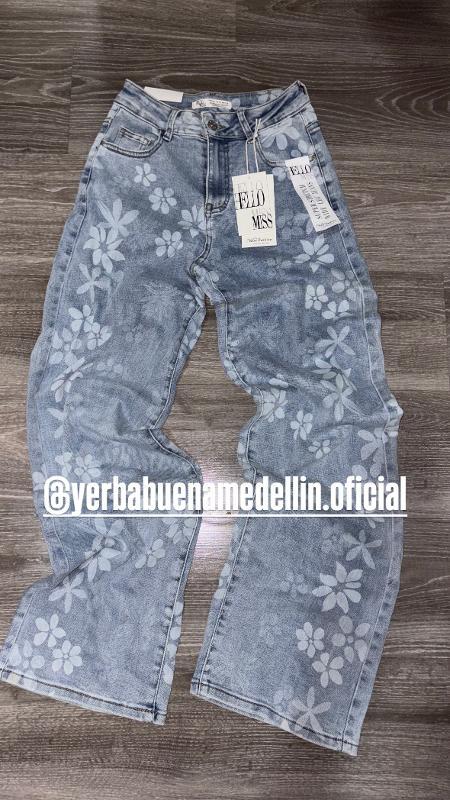 rzd_45B6CD77-502C-4C48-9E37-88DE7F95CCEC.jpg JEANS CON FLORES HELLO MISS - Image 1