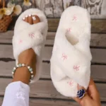 PANTUFLAS PELUDAS CON MONO - Image 2