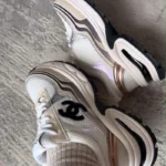 TENIS CHANEL PALO DE ROSA - Image 3