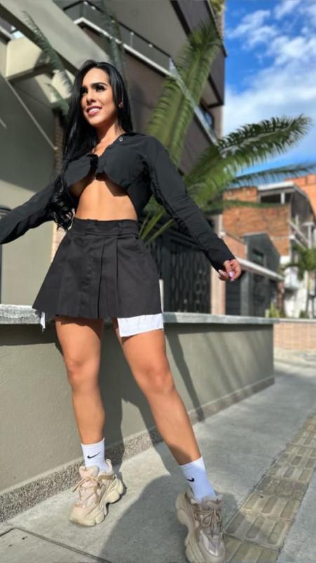 FALDA PLIZADA NEGRA - Image 1