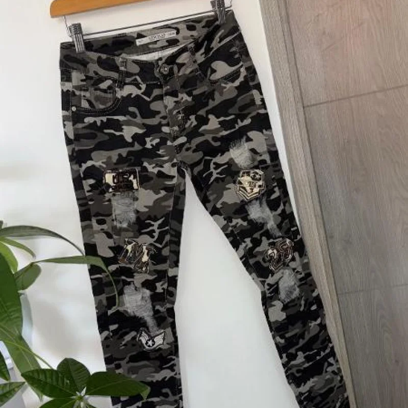 JEANS MILITAR CON PARCHES NEW PLAY - Image 3