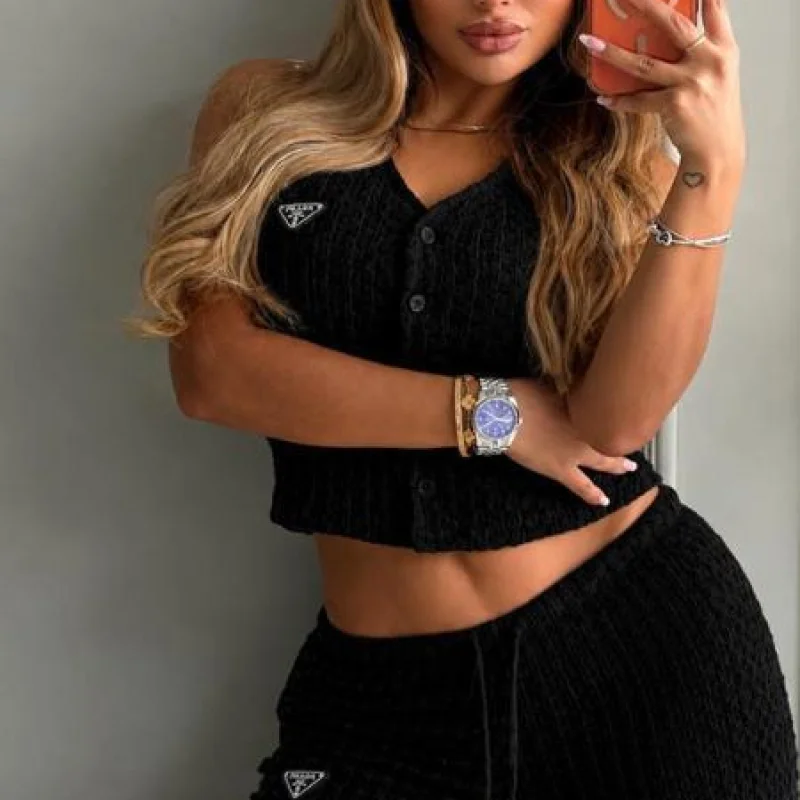 rzd_A0AA8344-1AFF-458F-90AC-9C463B4423E0.jpg CONJUNTO PRADA NEGRO TELA GALLETA - Image 1